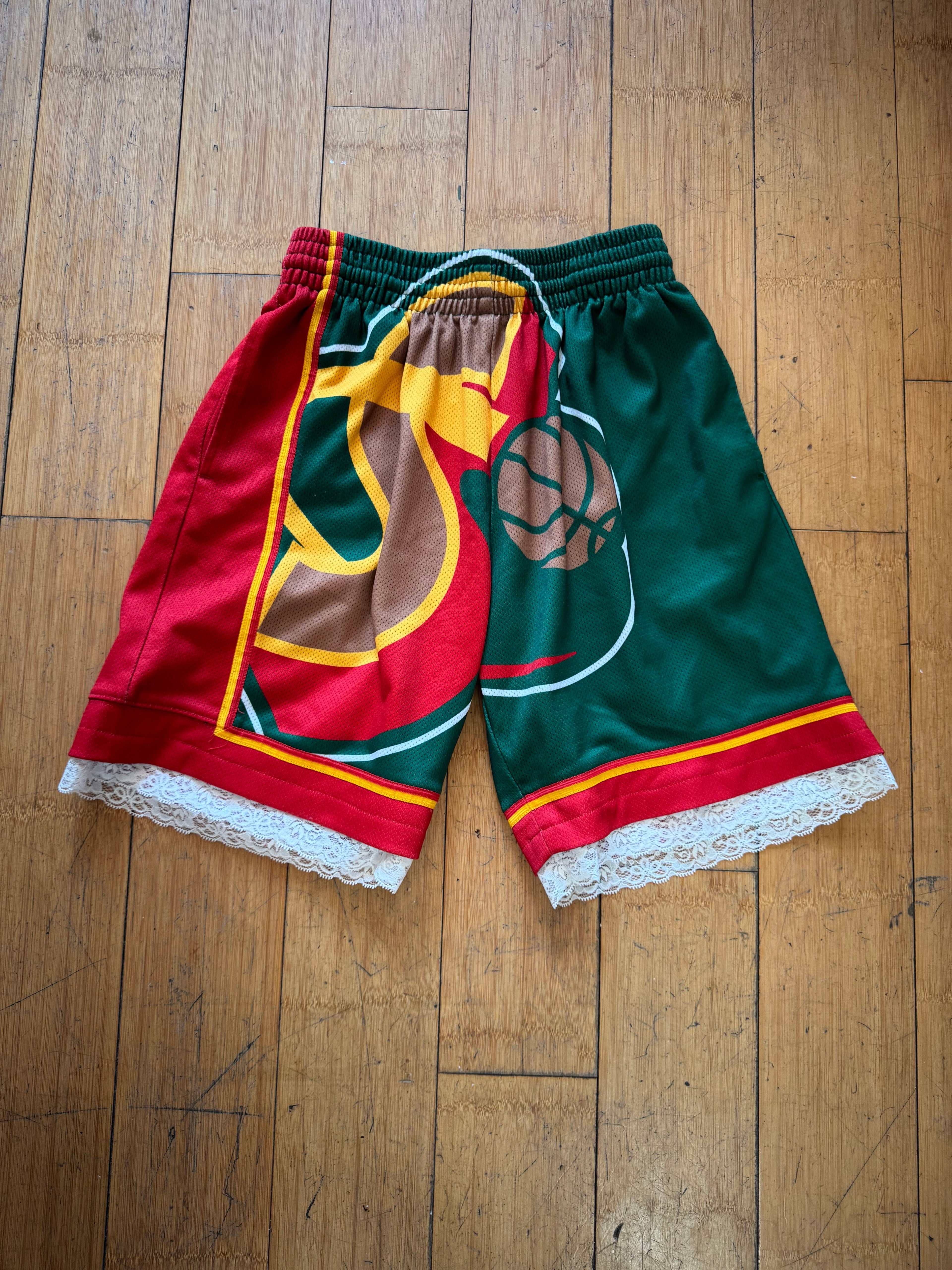 BASKETBALL GRAPHIC SHORTS