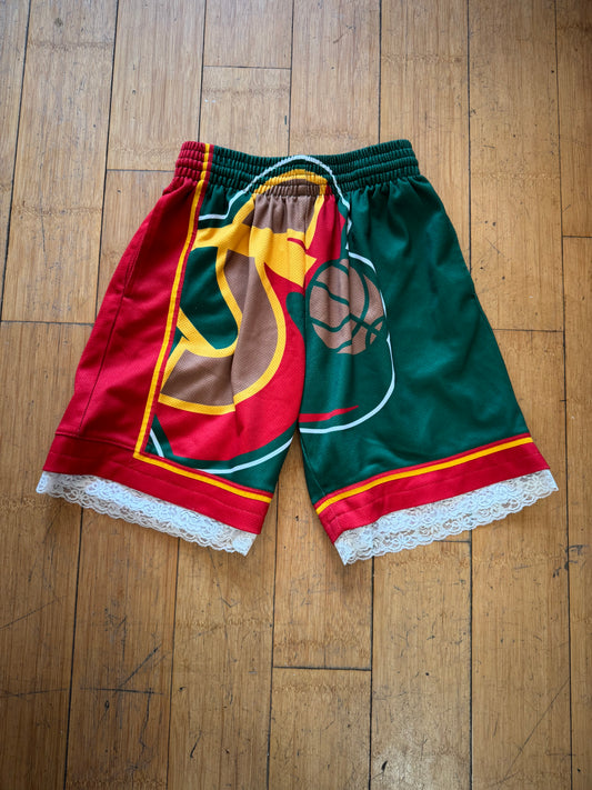 BASKETBALL GRAPHIC SHORTS