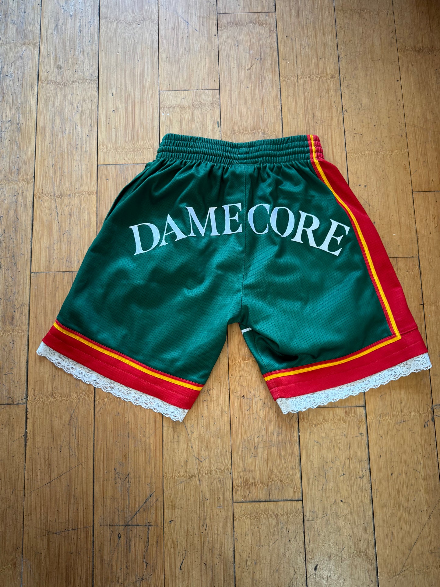 BASKETBALL GRAPHIC SHORTS