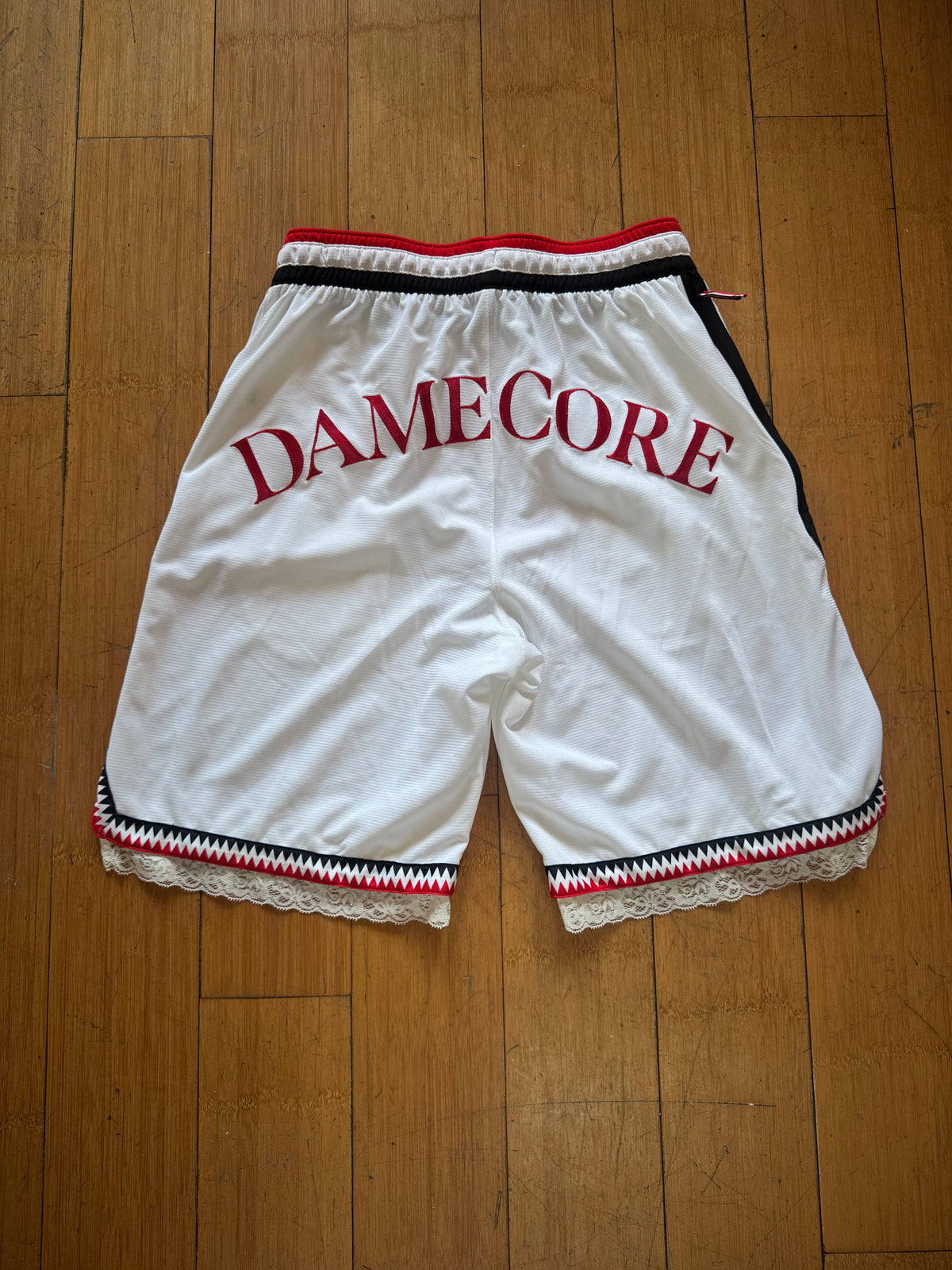 WHITE ZIG ZAG BASKETBALL SHORTS